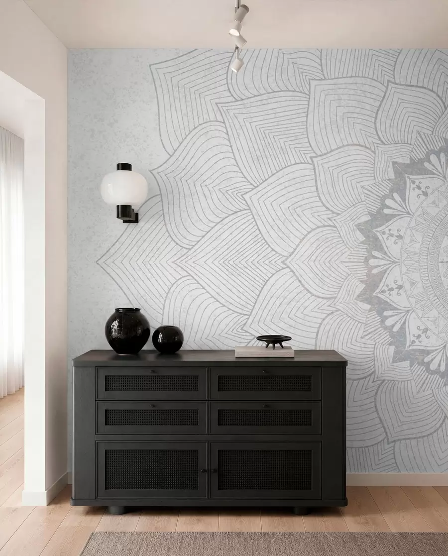 Fototapet Kulatá mandala, tapeta pro prostor na jógu nebo pro harmonizaci osobního prostoru. Nástěnná mandala v šedých odstínech na strukturovaném heterogenním pozadí w01088v2