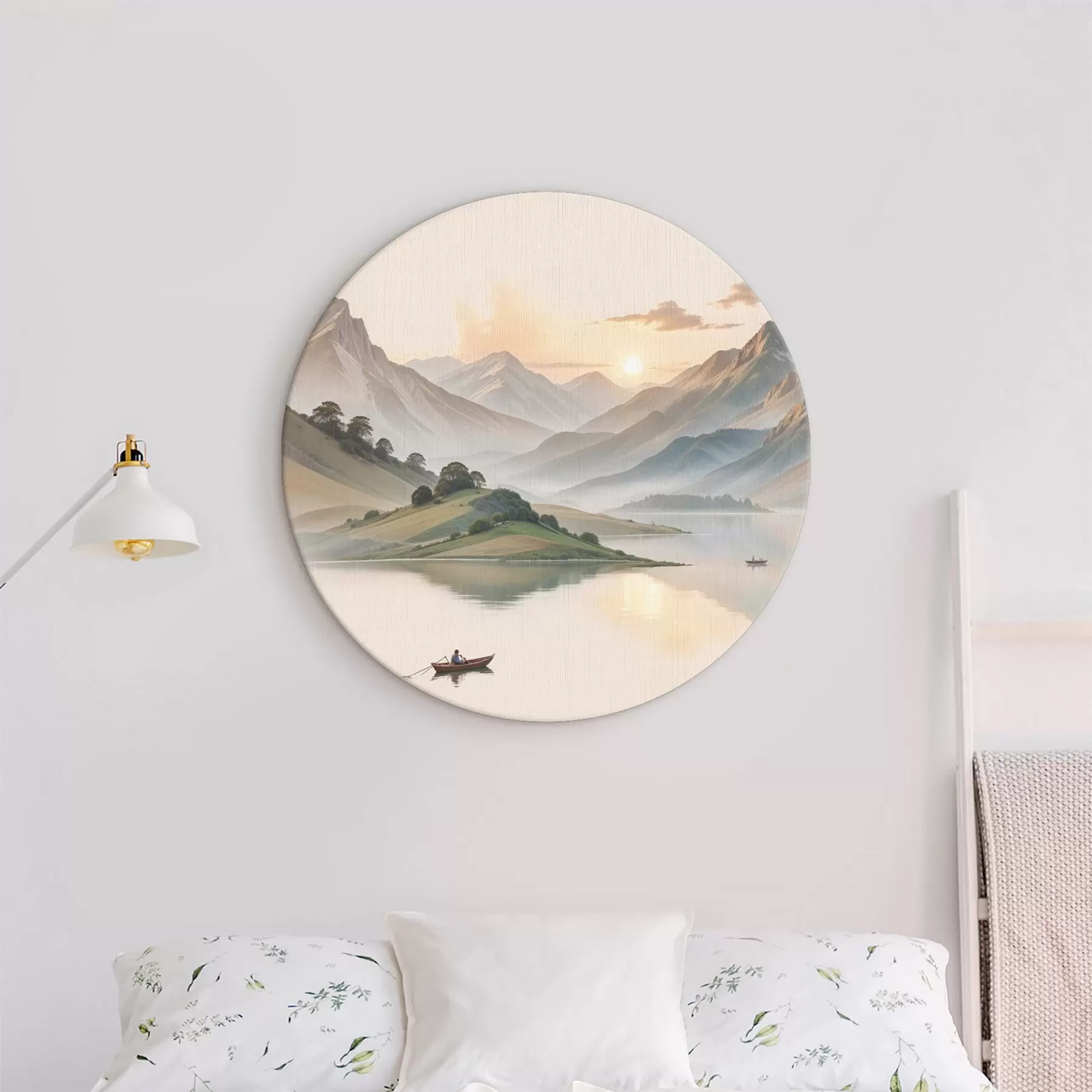 Obraz Klidná krajina s jezerem odrážejícím hory v pozadí s malou lodí na klidné vodě Č. r40391