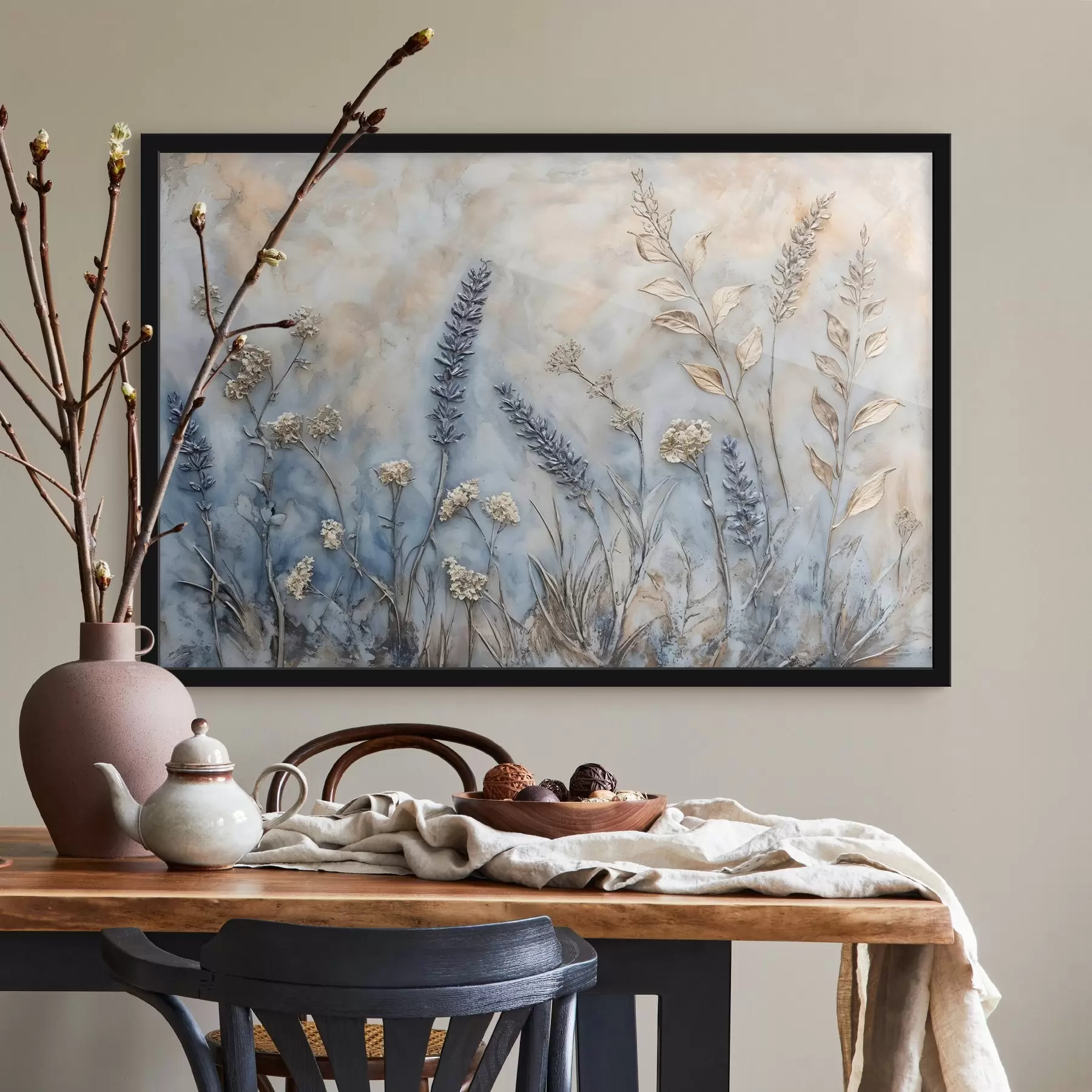 Fototapet Pole různých divokých květin a rostlin v odstínech modré, bílé a béžové na jemném, mlhavém pozadí f42214