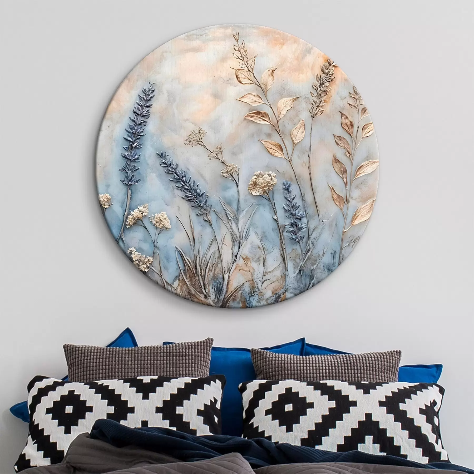 Obraz Pole různých divokých květin a rostlin v odstínech modré, bílé a béžové na jemném, mlhavém pozadí Č. r42214