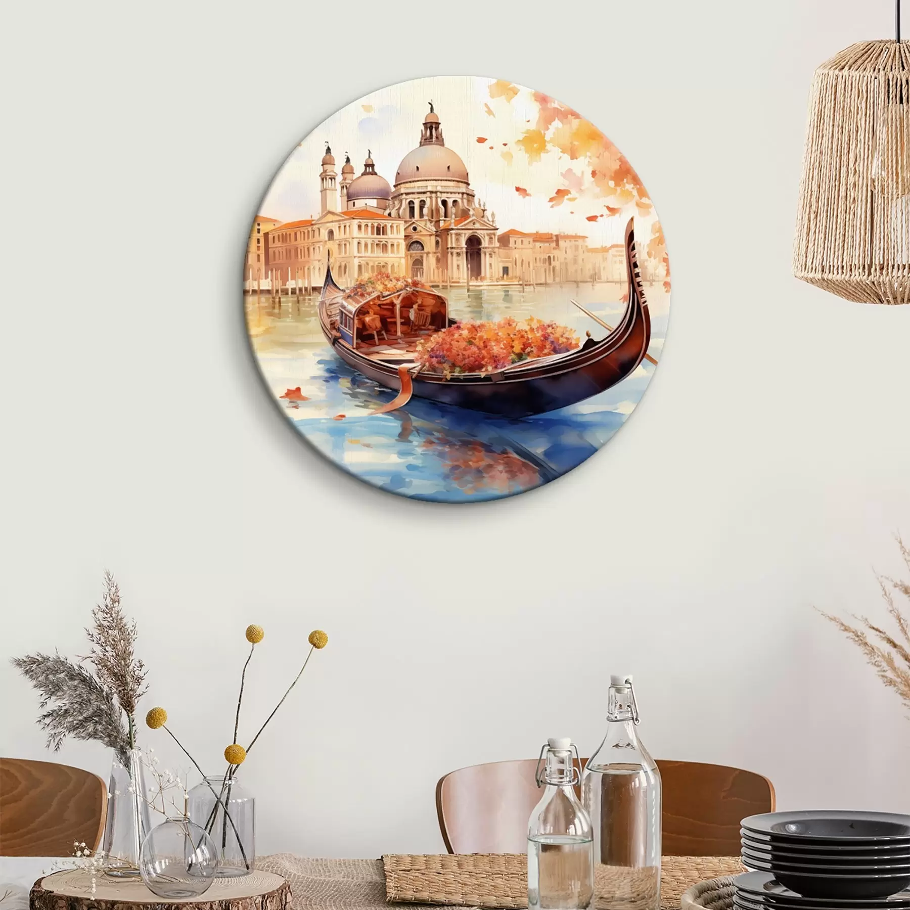 Obraz Podzimní pohled na Benátky s gondolou obklopenou zářivě oranžovým a červeným listím a s odrazy budov v klidné vodě kanálu. Č. r42576