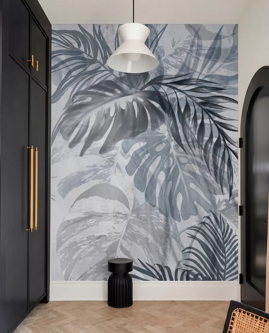 Fototapet Monstera a palmové listy v odstínech modré a šedé, botanické, tropické listí, rostliny džungle, texturované pozadí w09011v1