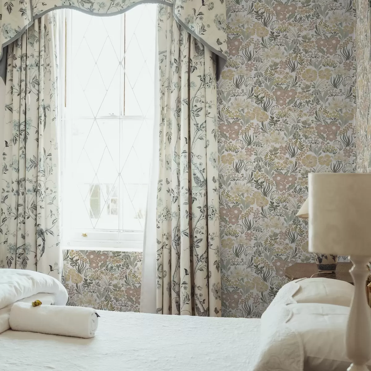 Tapety Akvarelové divoké květiny na krémovém pozadí a00154