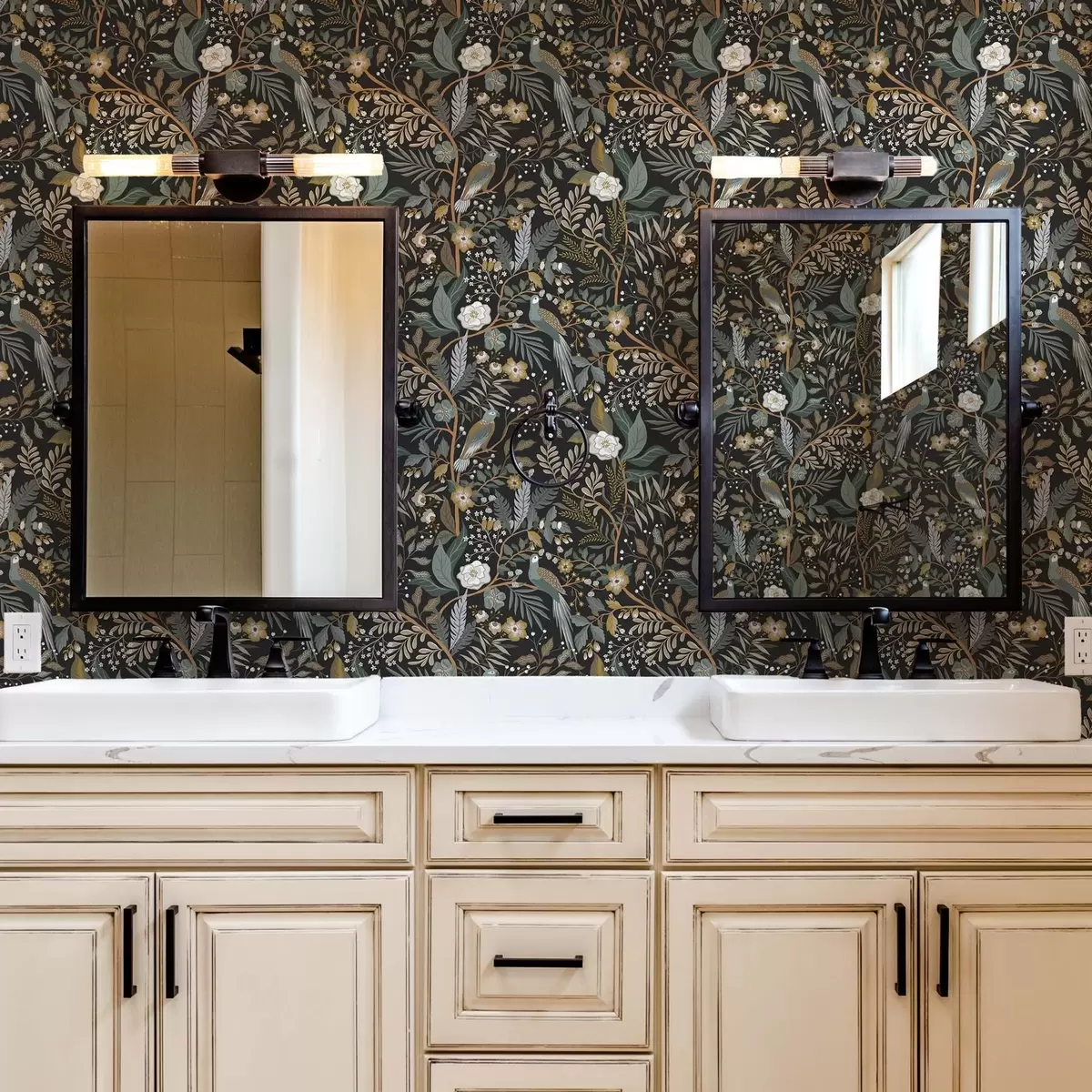 Tapety Ptáci mezi větvemi na tmavém pozadí a00161