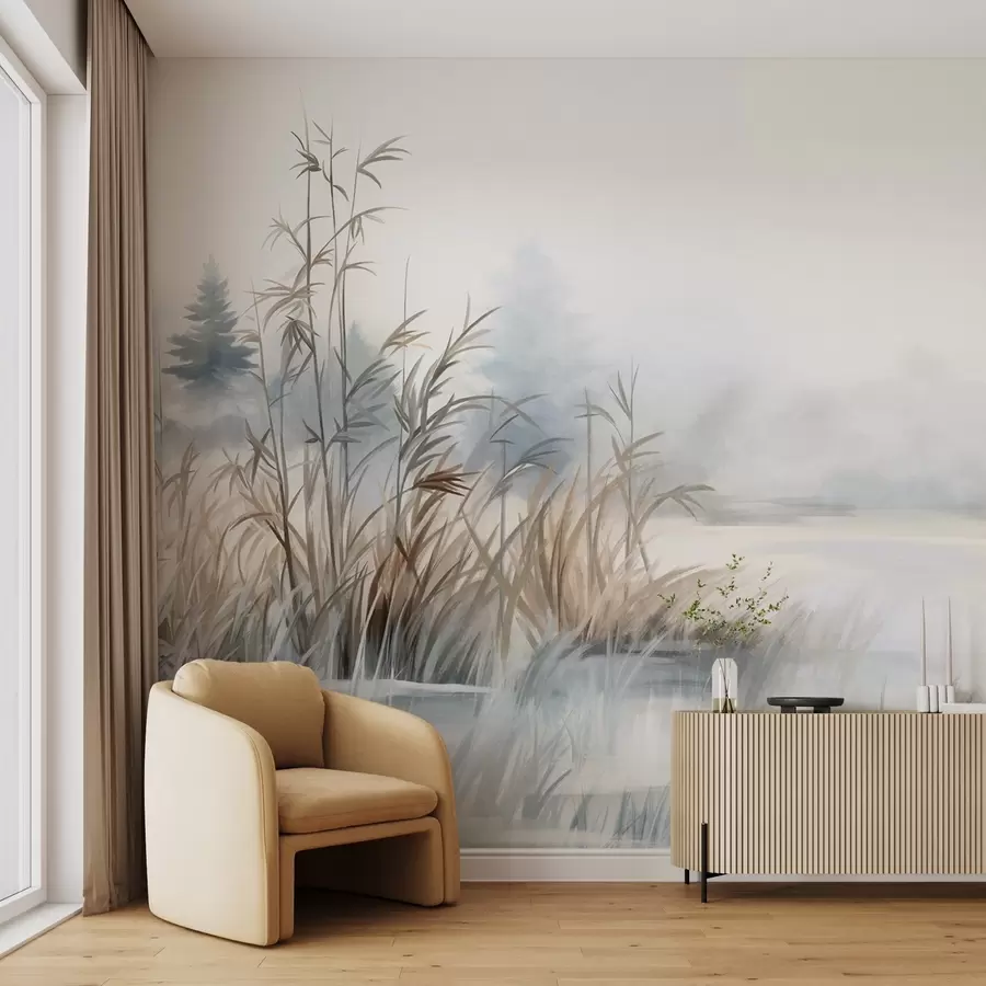 Fototapet Texturovaná krajina jezera s vysokou trávou v popředí, jemná modrá a hnědá, klidná voda, stromy v dálce w09137