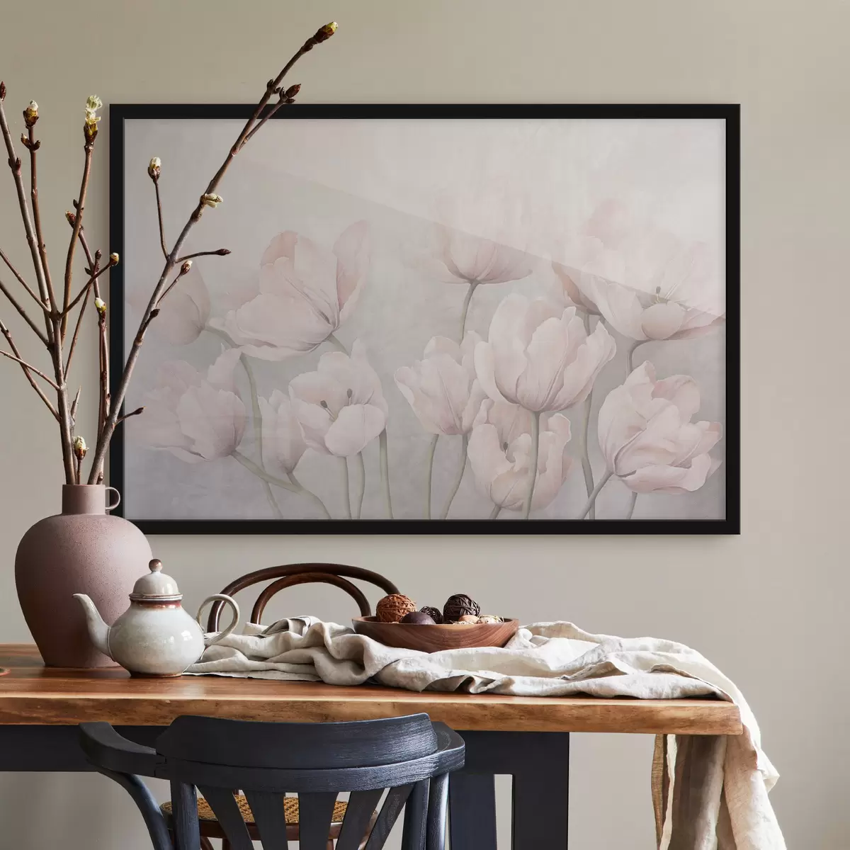 Poster Vintage texturované růžové tulipány s dlouhými stonky, jemné tlumené barvy, světle šedé pozadí f44407