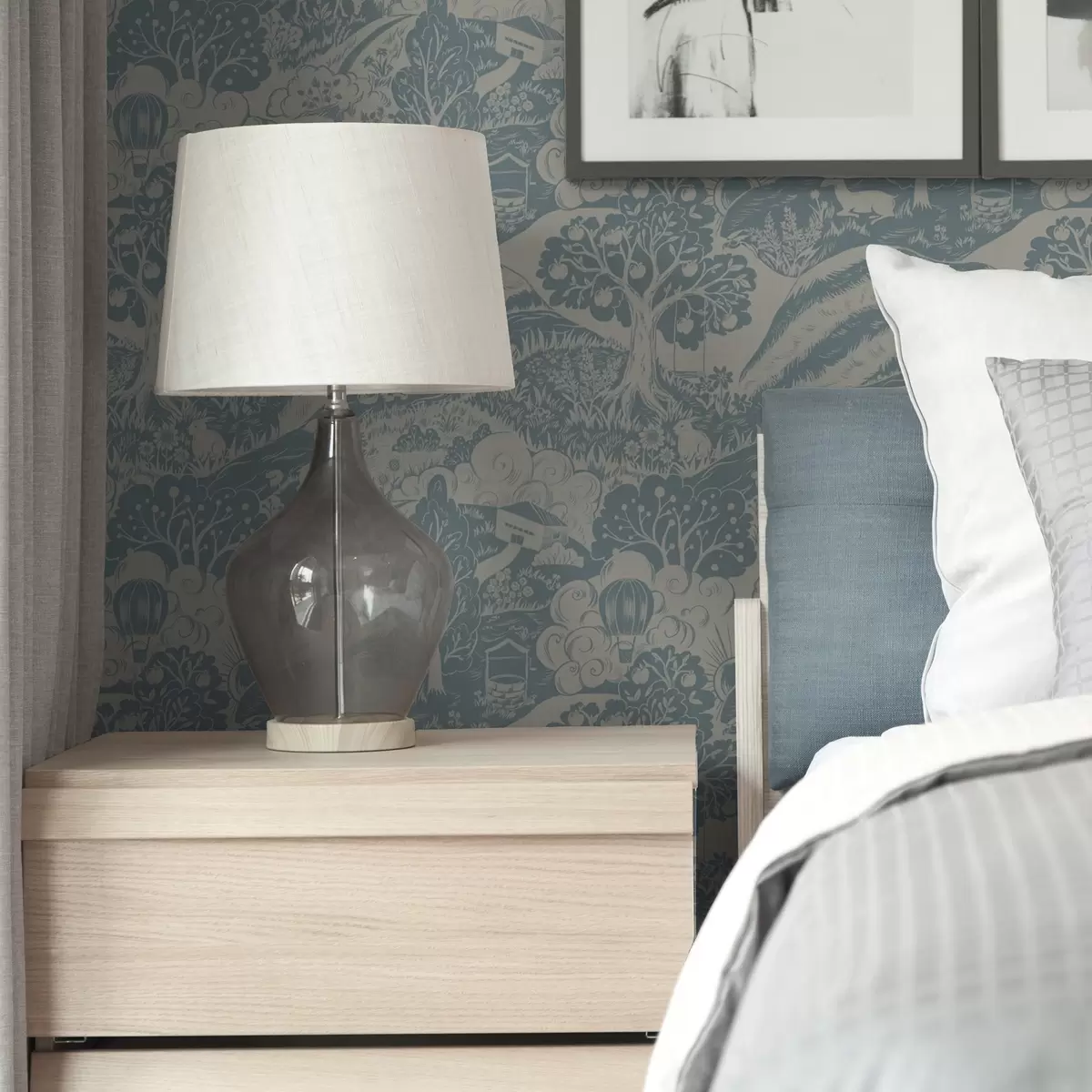 Tapety Pohádkový les se zvířaty ve stylu dětské ilustrace a00172