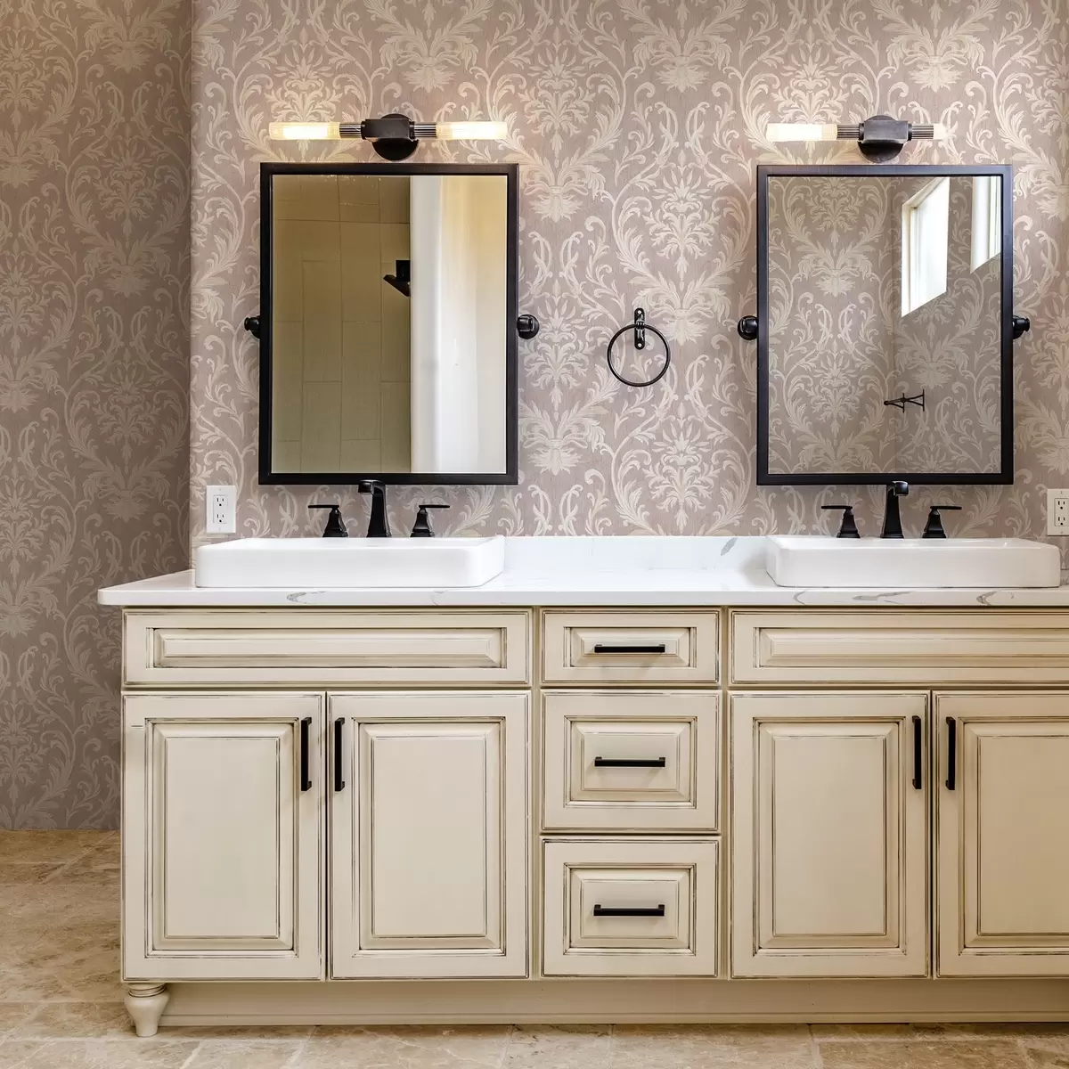 Tapety Klasický damašek na růžovém pozadí, barokní vzor a00227