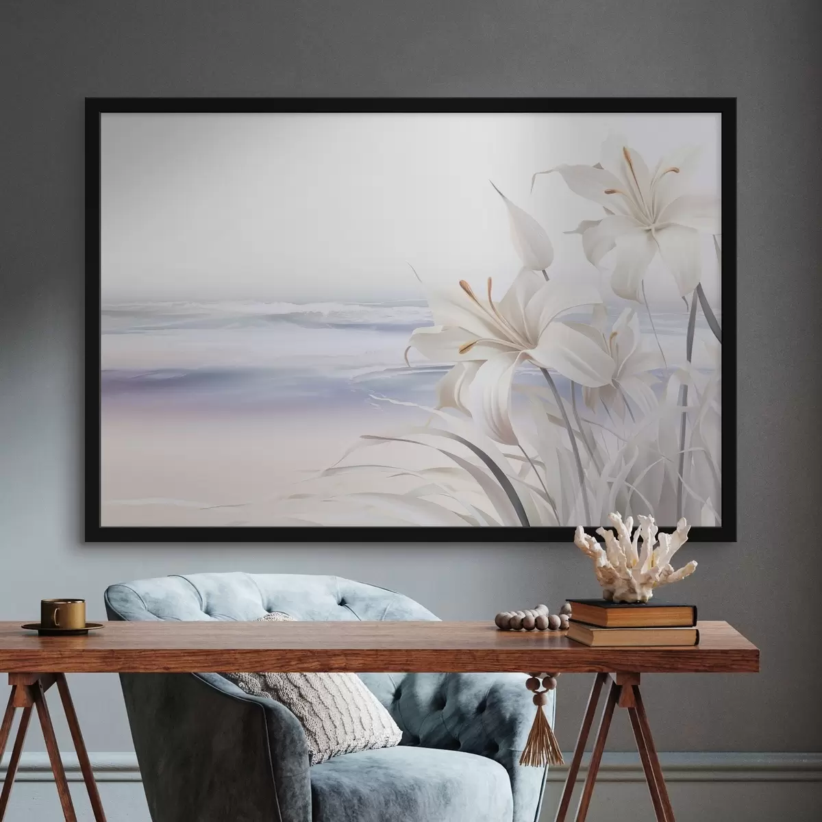 Poster Bílé lilie s oranžovými pestíky a dlouhými listy na pláži s jemnými vlnami v pozadí, pastelové barvy f44850