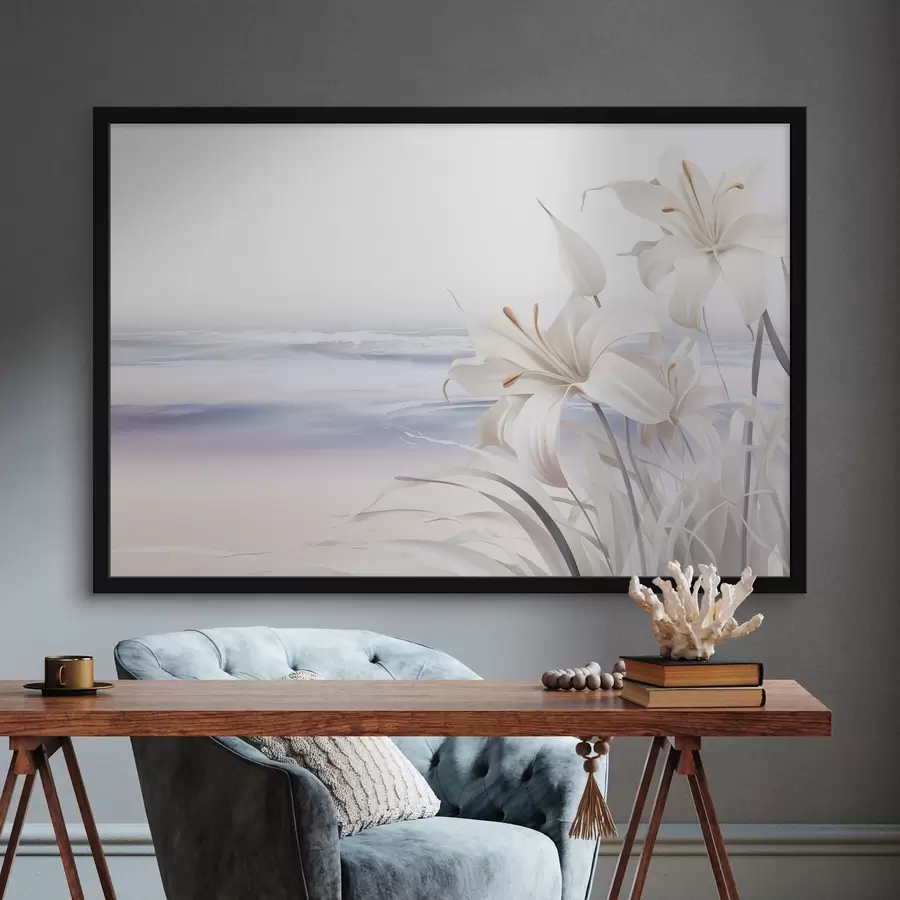 Fototapet Bílé lilie s oranžovými pestíky a dlouhými listy na pláži s jemnými vlnami v pozadí, pastelové barvy f44850