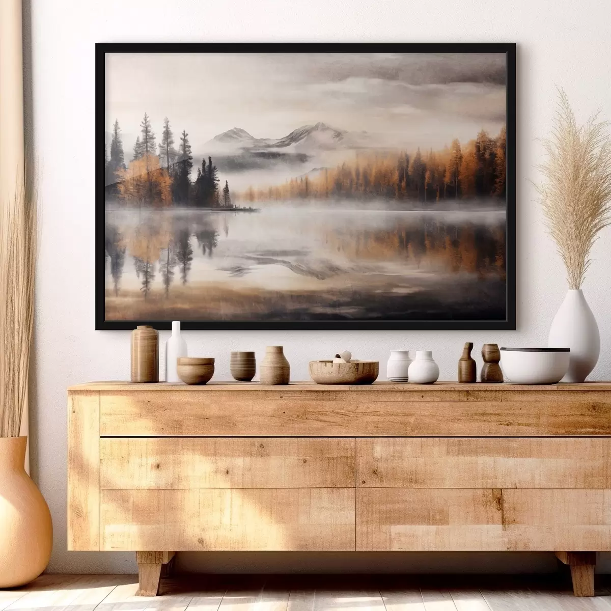 Poster Mlhavá jezerní krajina s borovicemi a horami, zatažená šedá obloha f44856