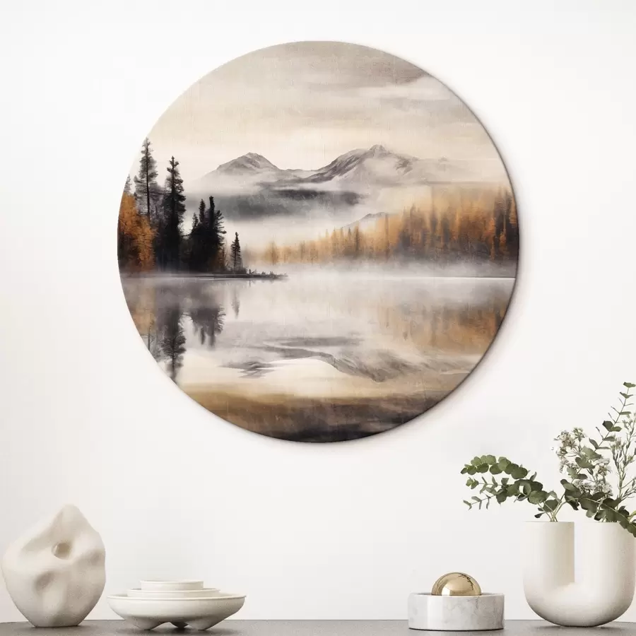 Obraz Mlhavá jezerní krajina s borovicemi a horami, zatažená šedá obloha Č. r44856