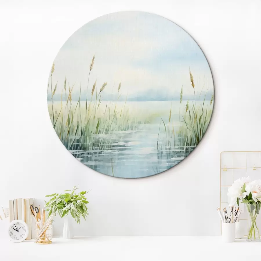 Obraz Akvarelová malba imitující vysokou trávu rostoucí u vody , zatažená obloha a rozmazané pozadí Č. r44860