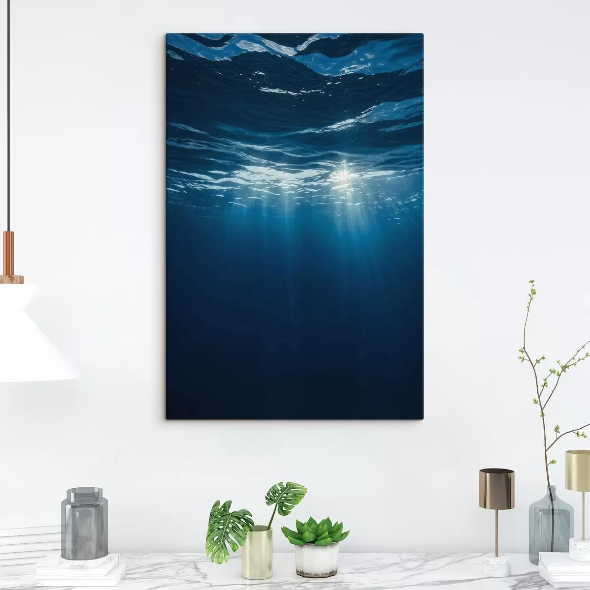 Obraz Světelné paprsky pod vodou v hlubokém modrém oceánu Č. s44897