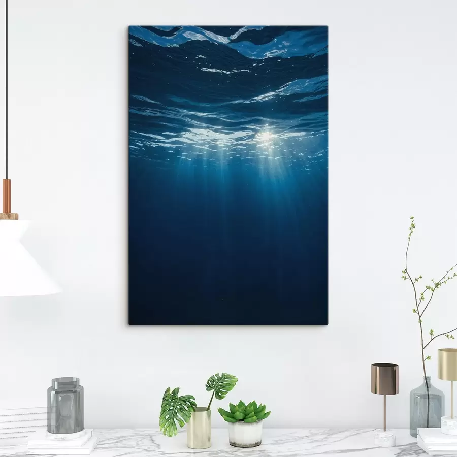 Obraz Světelné paprsky pod vodou v hlubokém modrém oceánu Č. s44897