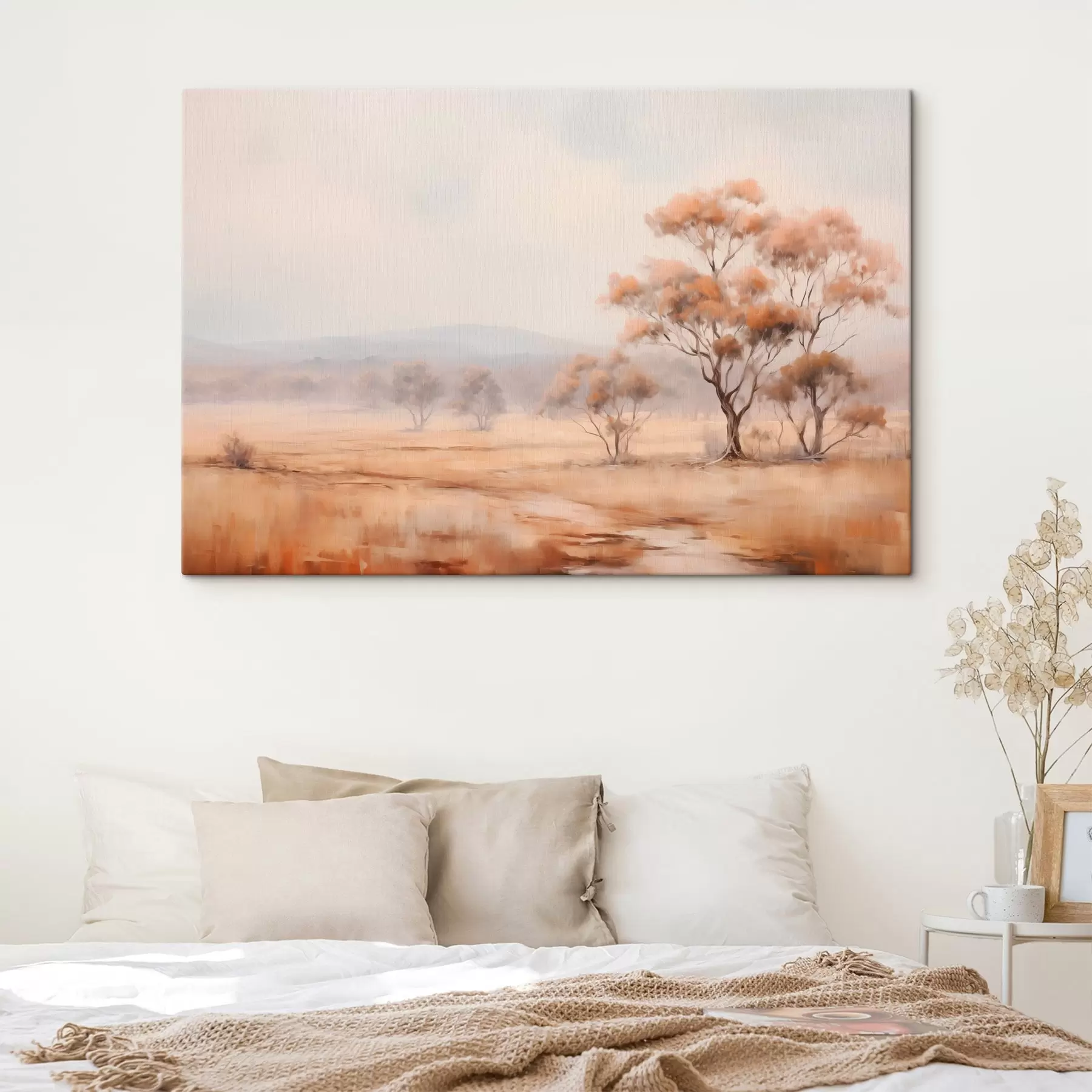 Obraz Pole s oranžovou trávou a stromy s oranžovými listy, hory v pozadí se zataženou oblohou Č. s44927