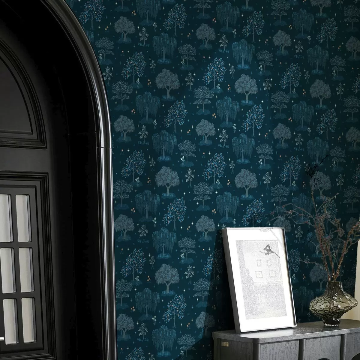 Tapety Pohádkový noční les s hvězdami a ozdobnými stromy a00248