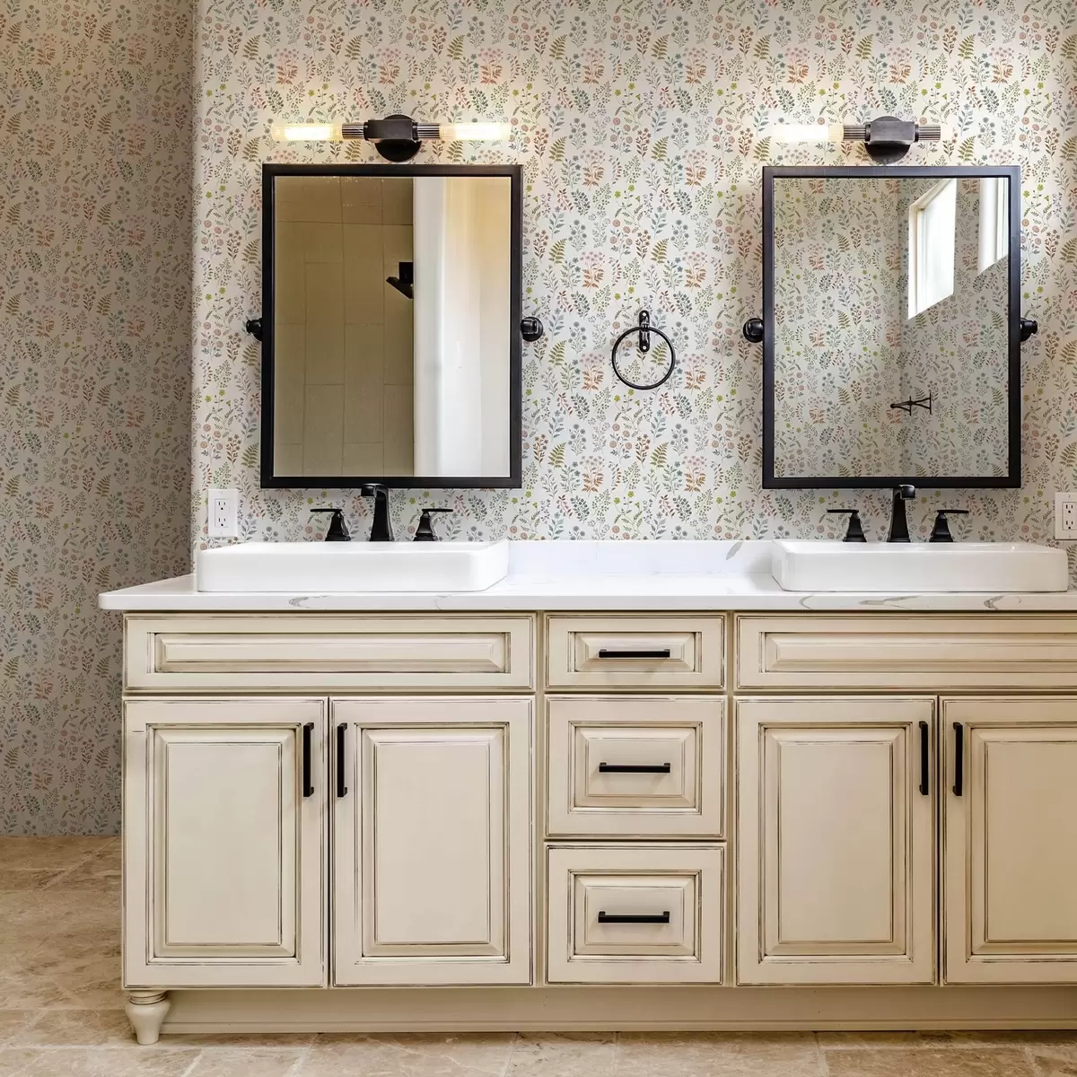 Tapety Barevné rostliny na bílém kostkovaném pozadí a00413