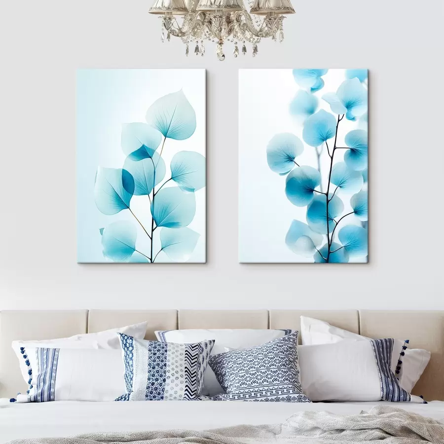 Obraz Větev s průsvitnými modrými listy, viditelné jemné žilky, lehká a klidná kompozice, minimalistická estetika Č. m00522