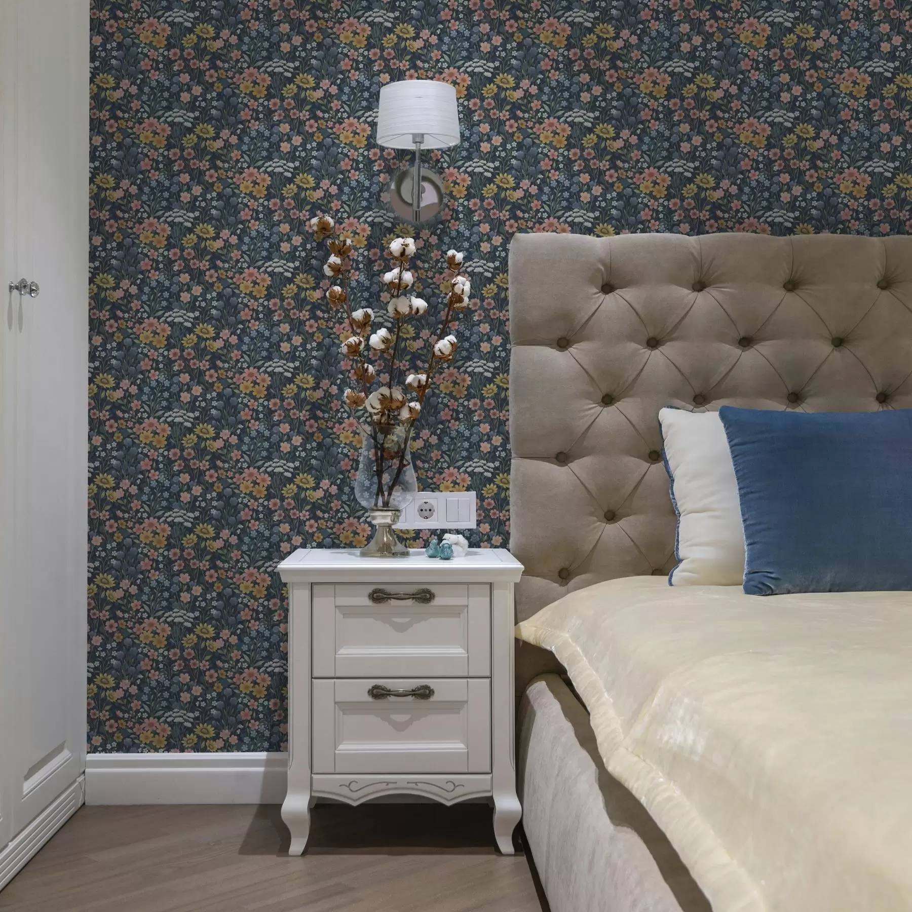 Fototapet Barevné akvarelové luční květy na tmavě modré barvě a00381