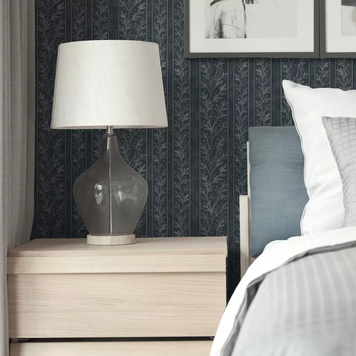 Tapety Pruhovaný vzor s větvičkami na modrém pozadí a00425