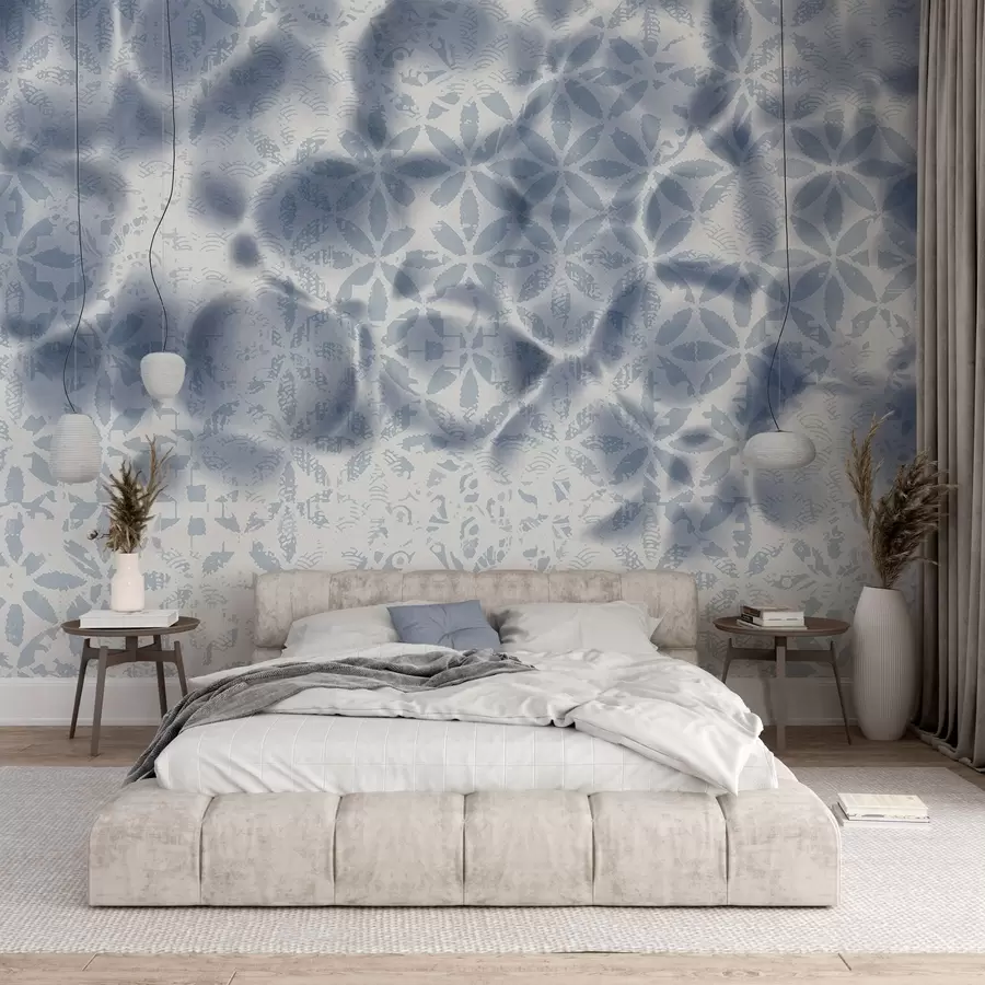 Fototapet Abstraktní texturované umění s modrým květinovým potiskem, vybledlým a rozmazaným efektem, který vytváří jemnou a zasněnou atmosféru w09322