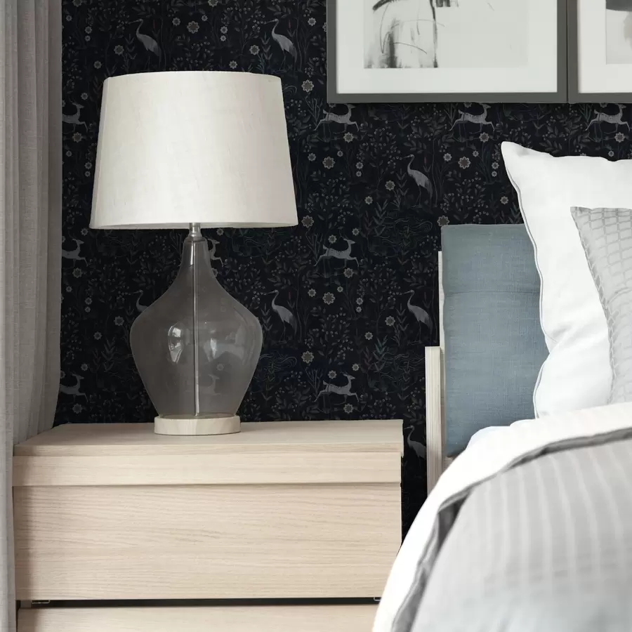 Fototapet Tmavé pozadí s bílými ptáky a jeleny a00363