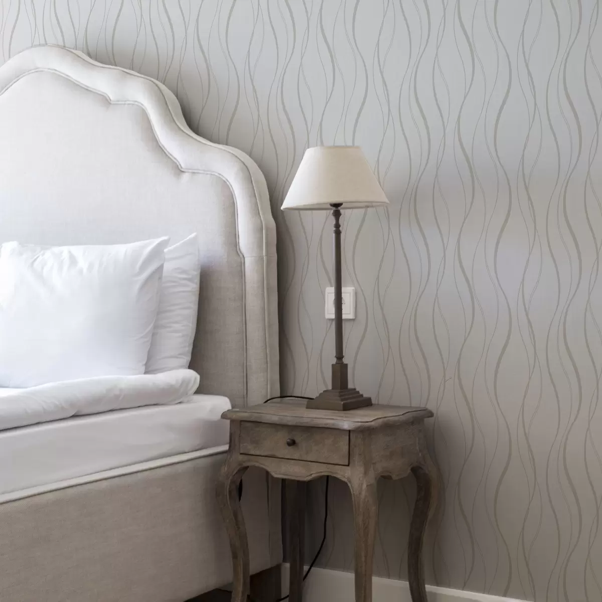 Tapety Abstraktní zvlněné béžové čáry na bílém pozadí a00480