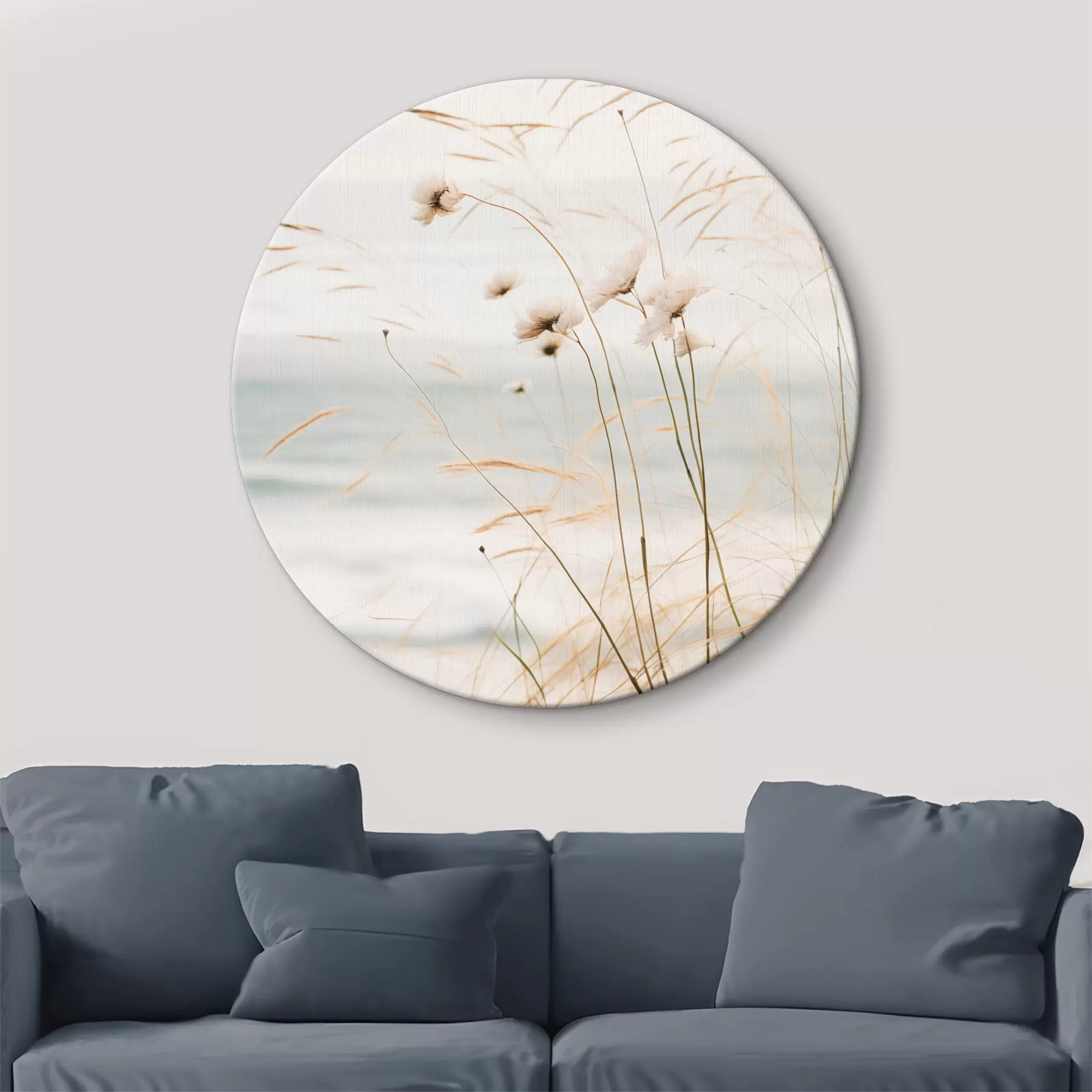 Obraz Nějaká bavlněná tráva a další suchá tráva před rozmazaným mořem, jemná a tlumená paleta barev Č. r45562