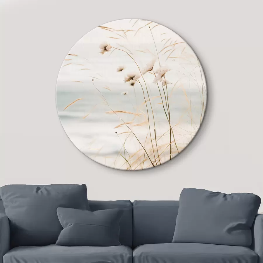 Obraz Nějaká bavlněná tráva a další suchá tráva před rozmazaným mořem, jemná a tlumená paleta barev Č. r45562