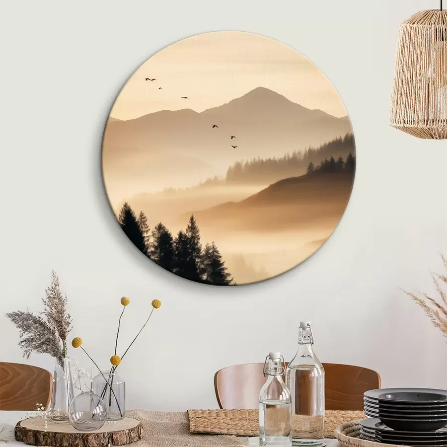 Obraz Horská krajina s lesem a ptáky létajícími na obloze , vše zahalené hustou vrstvou mlhy při východu slunce Č. r45563