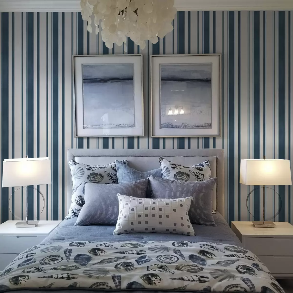 Tapety Kombinace tyrkysových pruhů na bílém pozadí s rytmem a00527