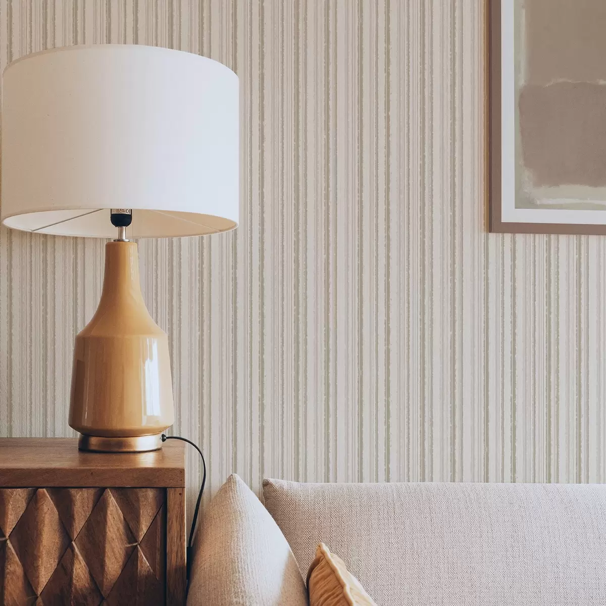 Tapety Tenké pruhy ve světle béžových odstínech a00549