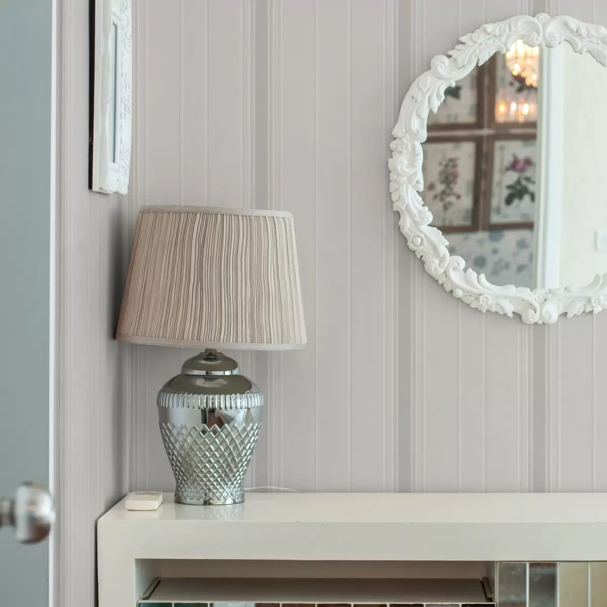 Tapety Béžové pozadí s tenkými a středně šedobílými pruhy a00559