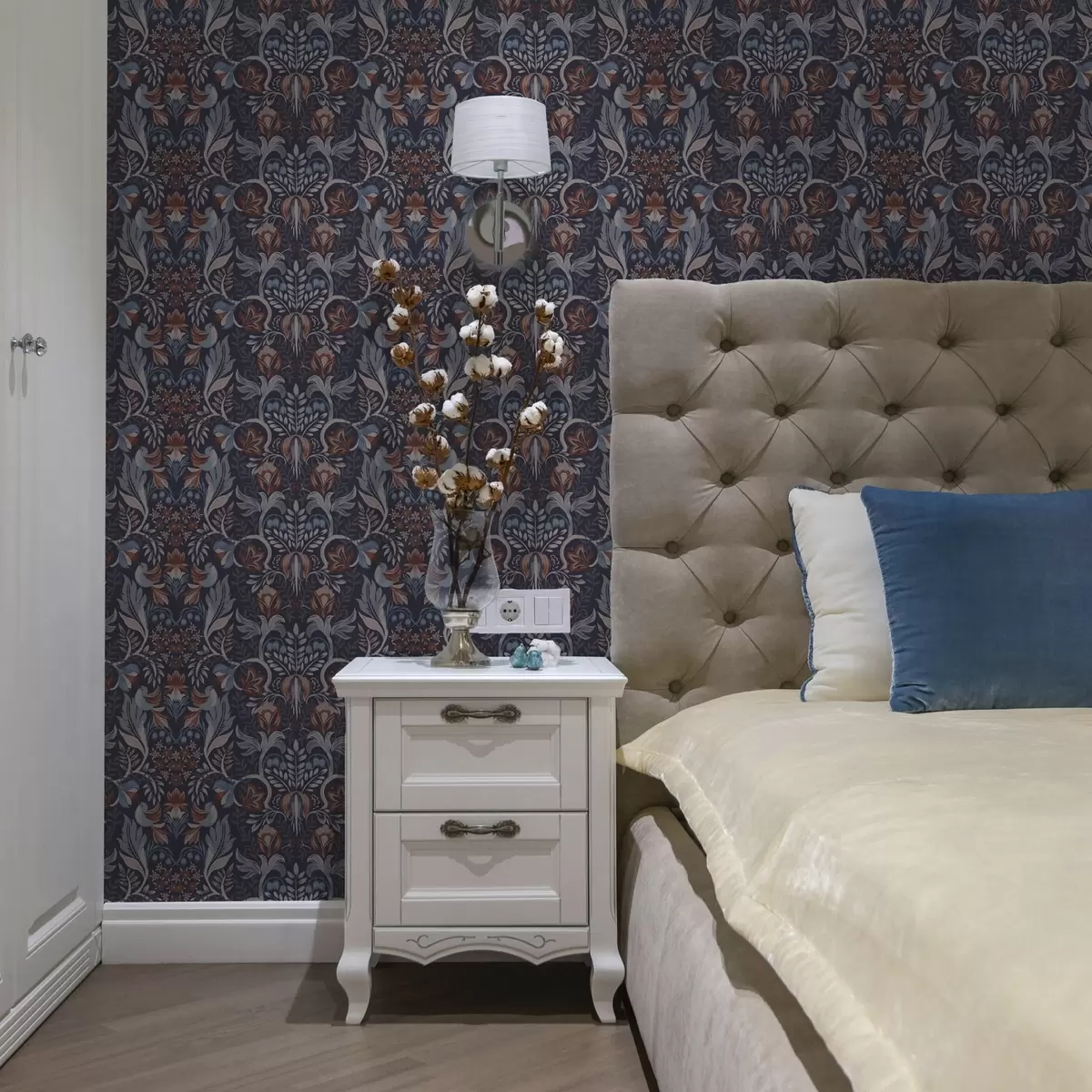 Tapety Lidové květiny a ptáci na tmavě modrém pozadí a00502