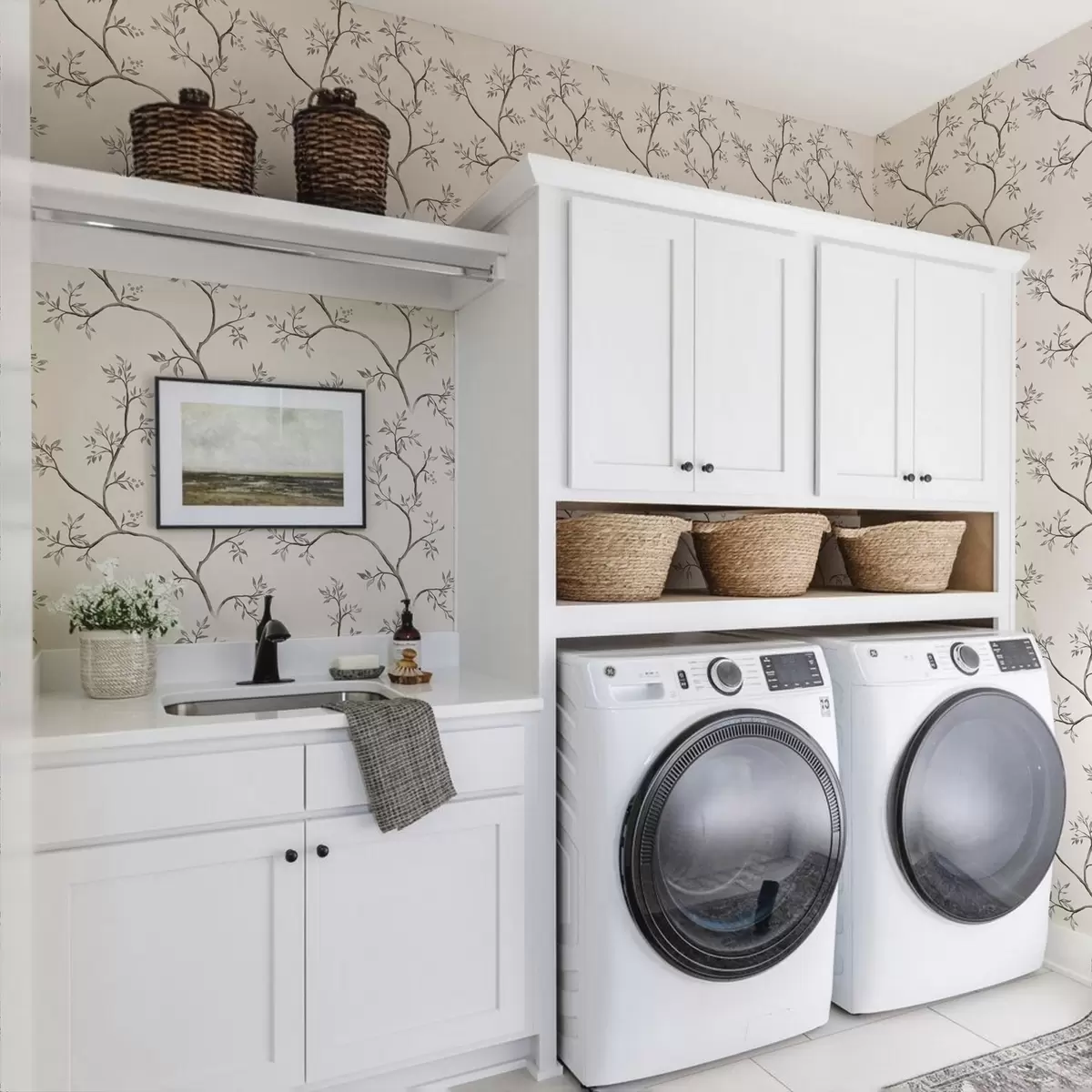 Tapety Jemné listnaté větve na teplém krémovém pozadí a00597v1