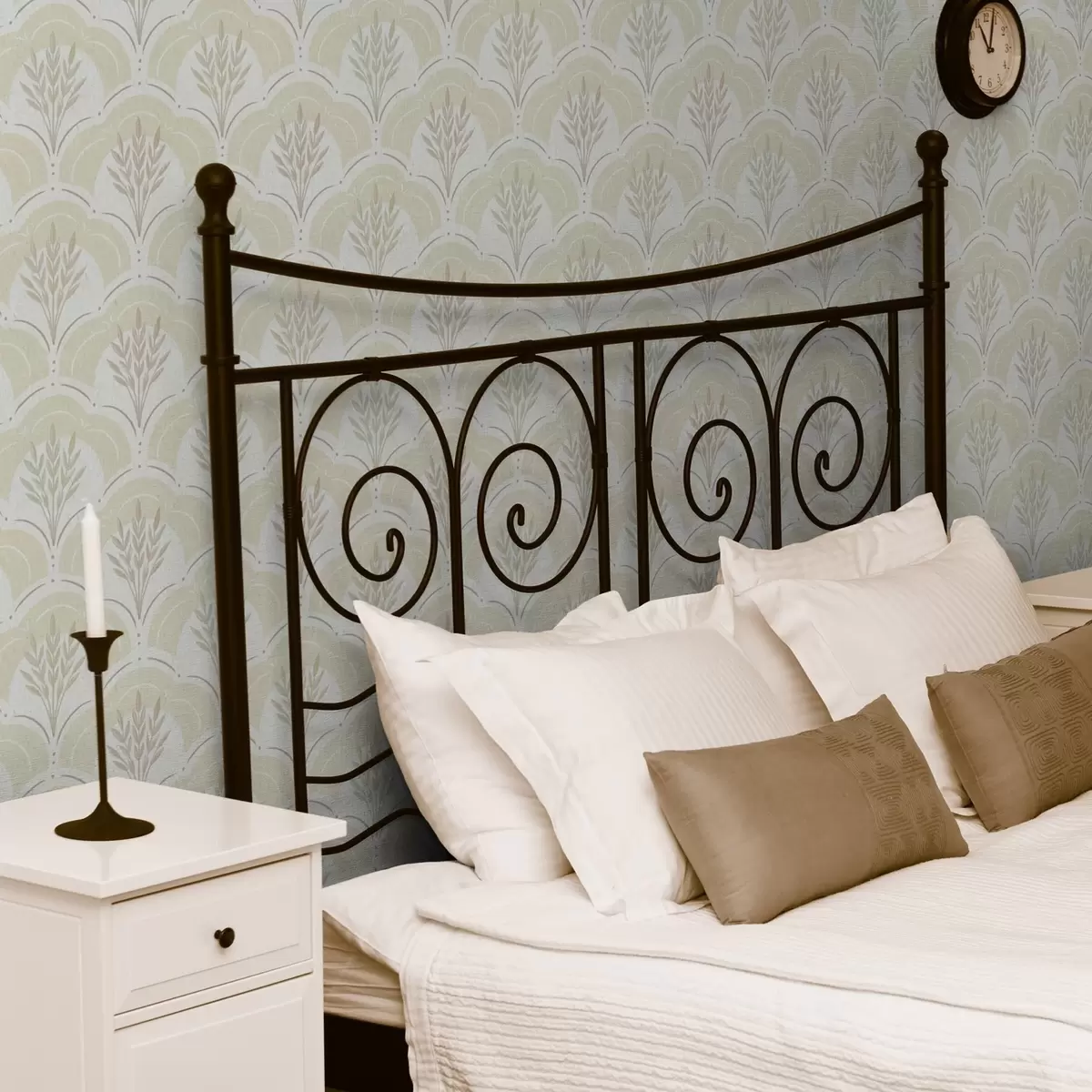 Tapety Pšenice pod oblouky, jemný krémově žlutý akvarelový podklad a00607