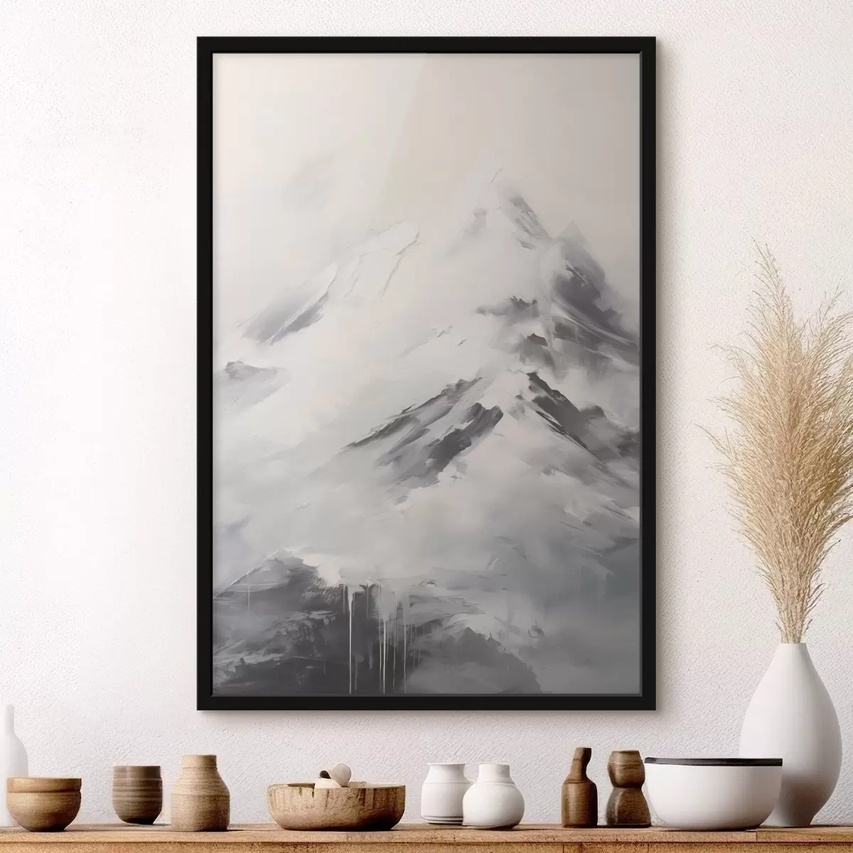 Poster Zasněžené horské vrcholy se šedými stíny, šedá obloha, tahy štětcem, texturované, minimalistické f45932