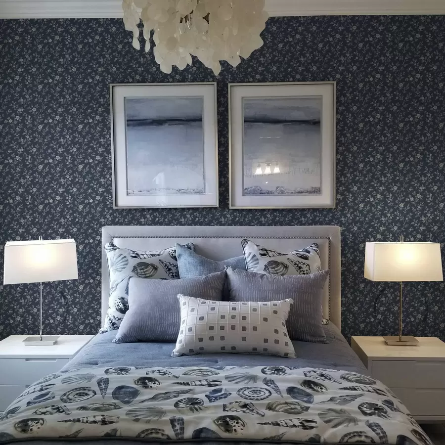 Fototapet Tmavě modré pozadí s tenkými béžovými větvičkami a květy a00612