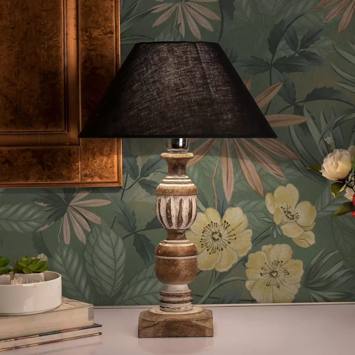 Tapety Žluté květy uprostřed zelené listnaté textury a00718