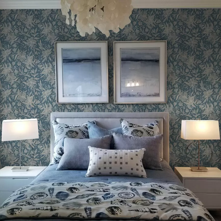 Fototapet Krémové lineární květy na modrém pozadí, jemné spirály a00630