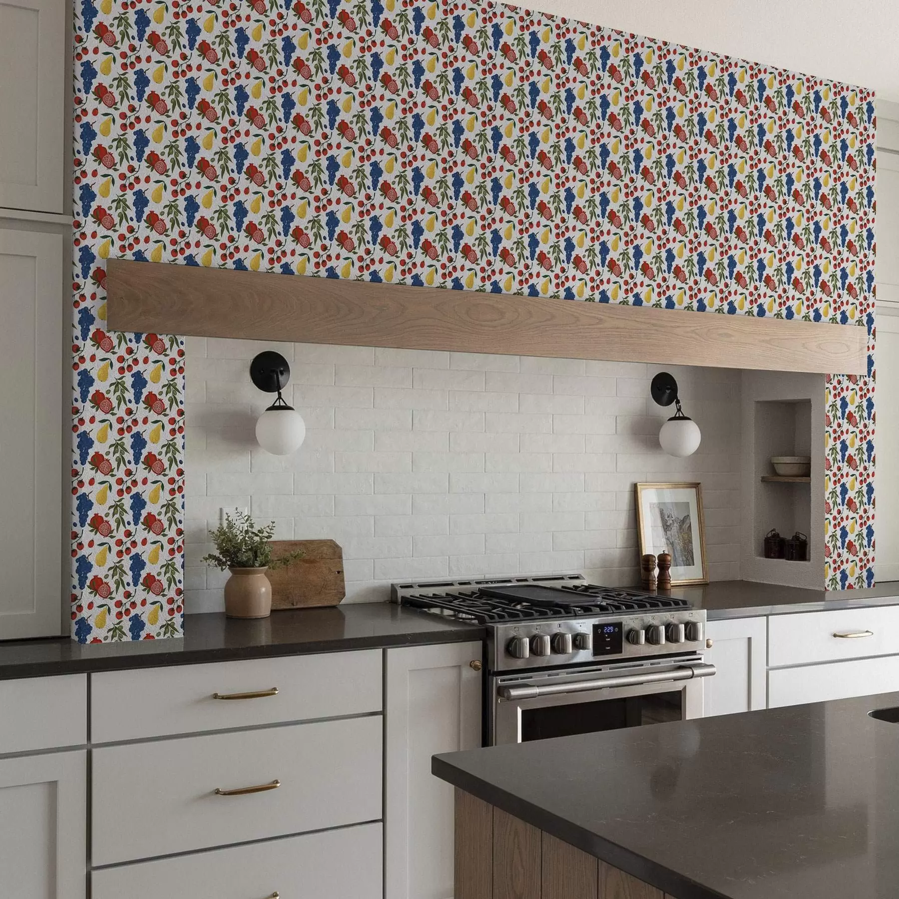 Fototapet Šťavnaté ovoce: granátová jablka, hrozny, hrušky na bílém pozadí a00801