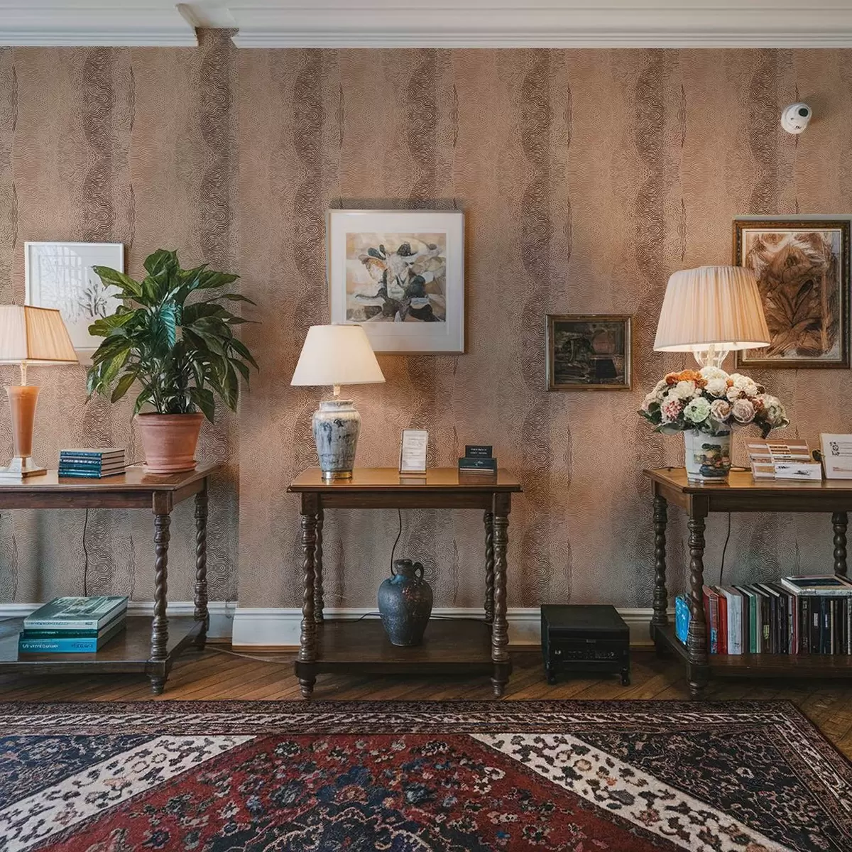 Tapety Vlnitý geometrický vzor v jemné béžovo-hnědé barevné paletě a00804