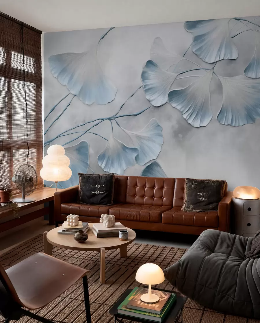 Fototapet Listy ginkga biloba s modrými okraji na větvi, šedé texturované pozadí, elegantní a minimalistický design w09472v1