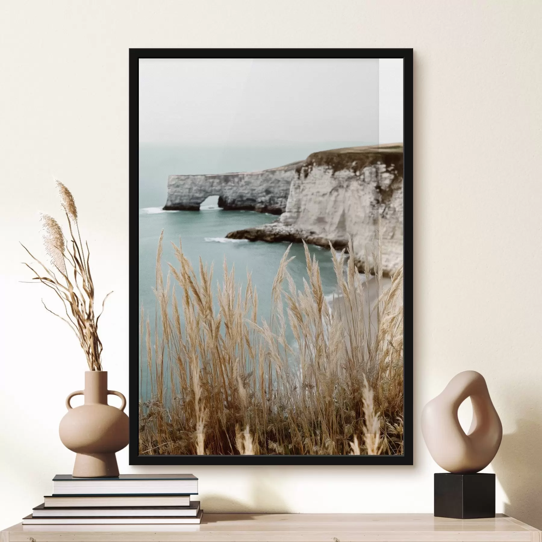 Fototapet Pobřežní útesy s rákosím v popředí f46141