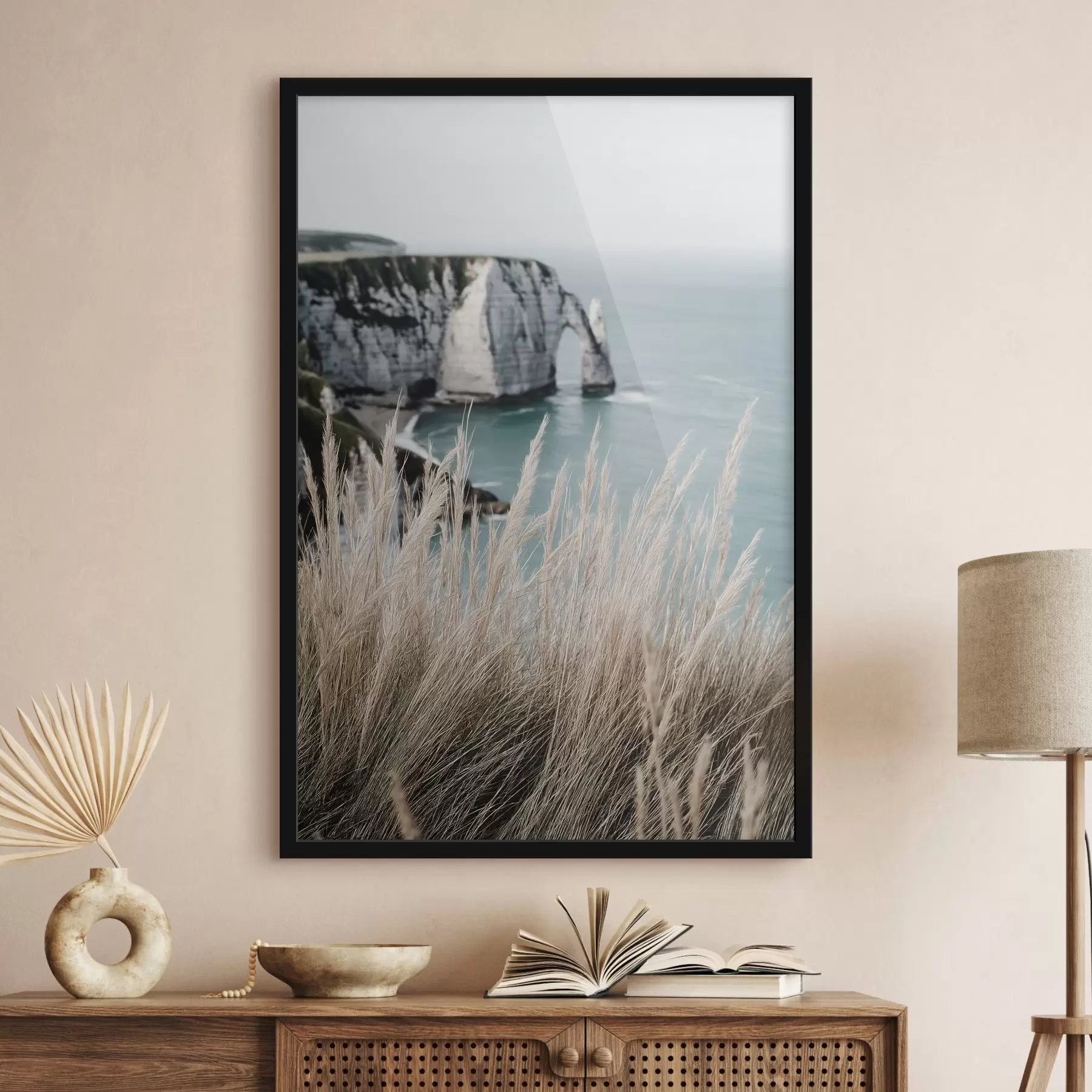 Fototapet Moře a skalní oblouk, pohled skrz suché trávy f46142