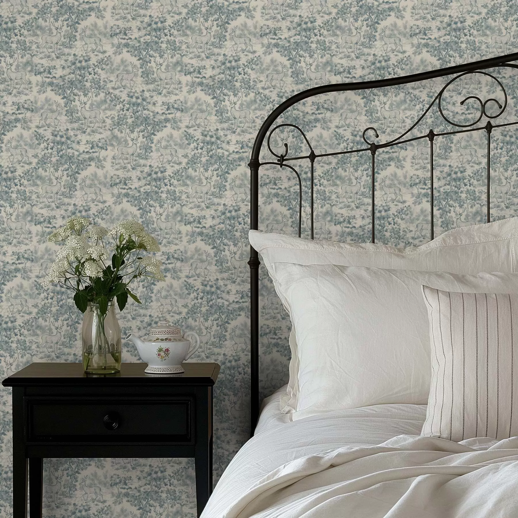 Fototapet Monochromatická scéna s jelenem v lese a00748