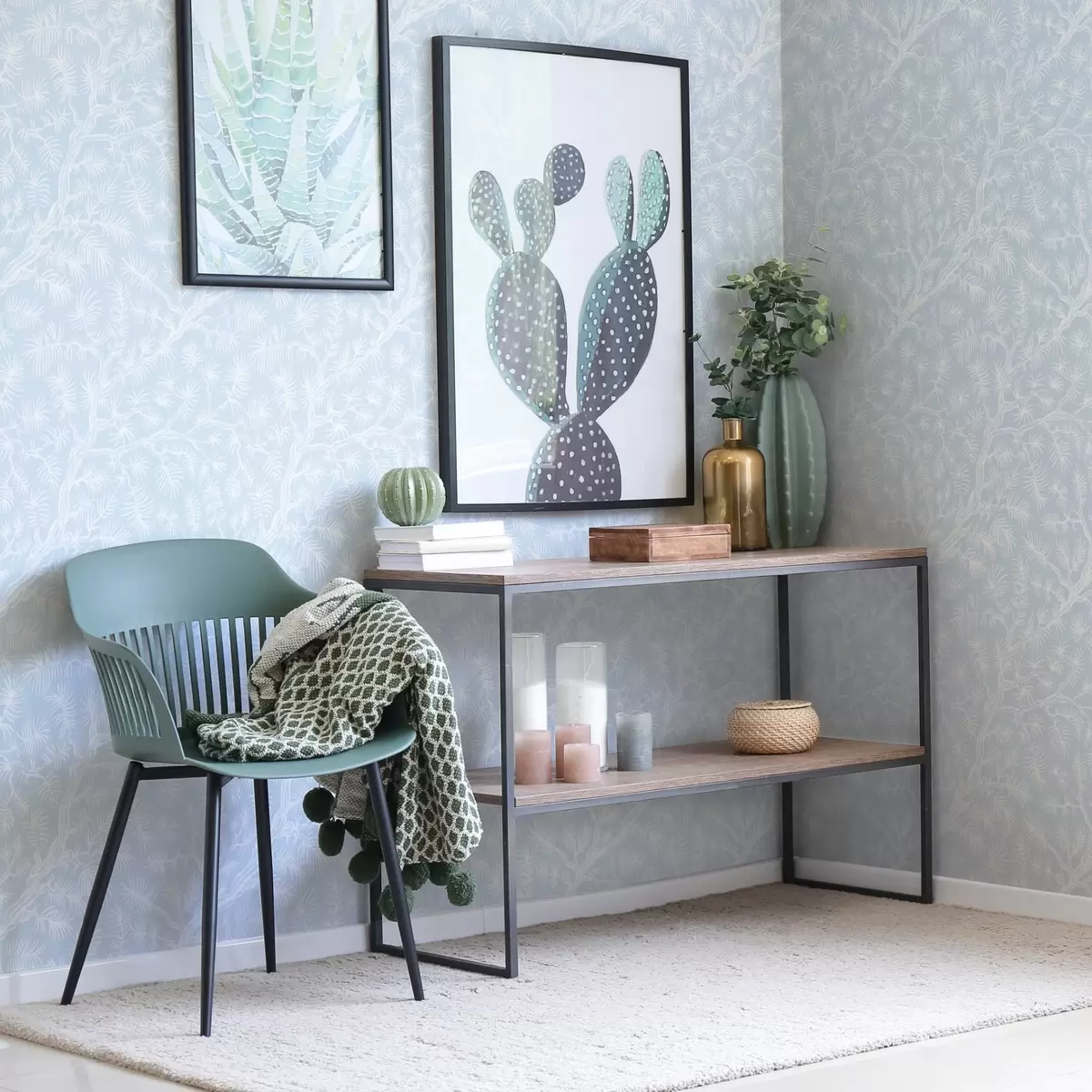 Tapety Borovicové větve ve světlých tónech na modrém pozadí a00838