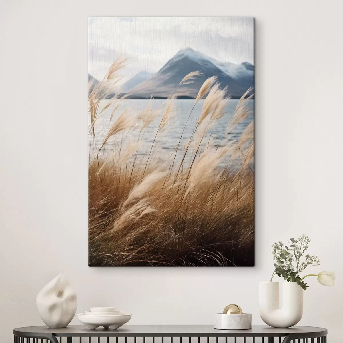 Obraz Pampová tráva s jezerem a horami v pozadí, měkké osvětlení, tlumené barvy, naturalistický styl Č. s46283