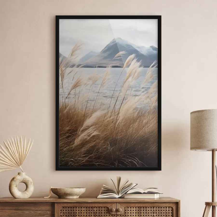 Fototapet Pampová tráva s jezerem a horami v pozadí, měkké osvětlení, tlumené barvy, naturalistický styl f46283